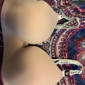34DD Wireless Victoria Secret Bra